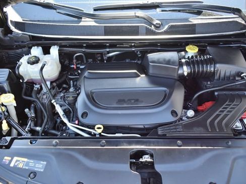Used 2024 Chrysler Pacifica Touring-L FWD image 48
