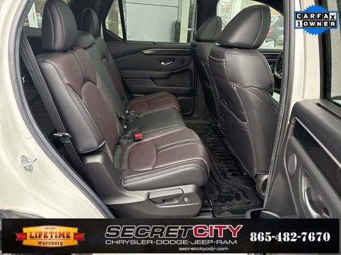 Used 2025 Honda Pilot Black Edition image 14