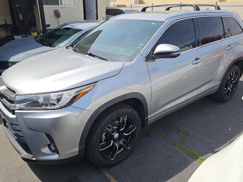 Used 2019 Toyota Highlander Limited image 1