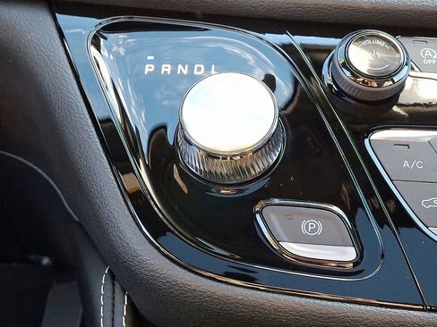 New 2026 Chrysler Pacifica Limited image 7