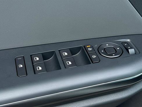 New 2025 Kia K4 LXS image 12