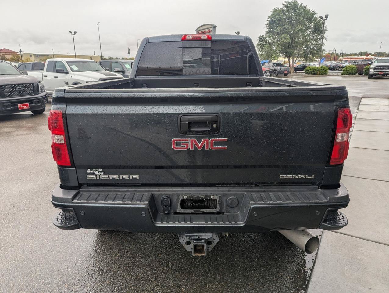 Used 2017 GMC Sierra 2500 Denali w/ Duramax Plus Package AWD/4WD image 4