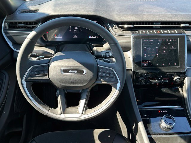 Used 2024 Jeep Grand Cherokee Altitude AWD/4WD image 12