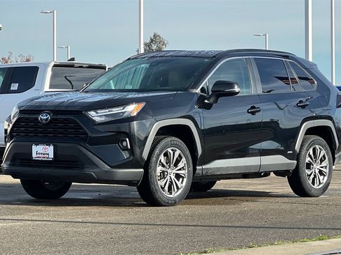 Certified 2022 Toyota RAV4 XLE Premium image 10