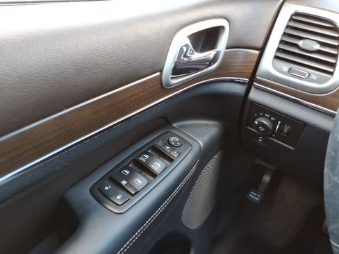 Used 2015 Jeep Grand Cherokee Overland w/ Advanced Technology Group AWD/4WD image 19