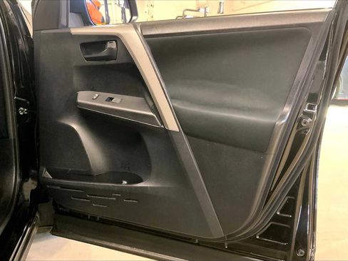 Used 2017 Toyota RAV4 LE w/ Carpet Mat Package image 22