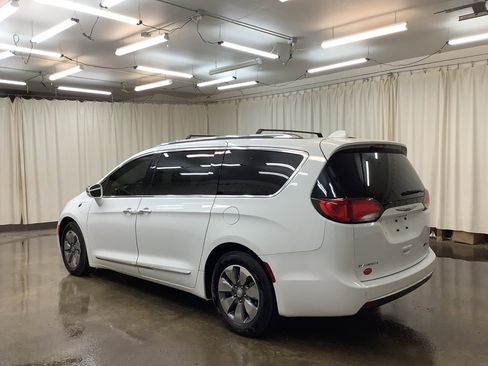 Used 2019 Chrysler Pacifica Limited image 9