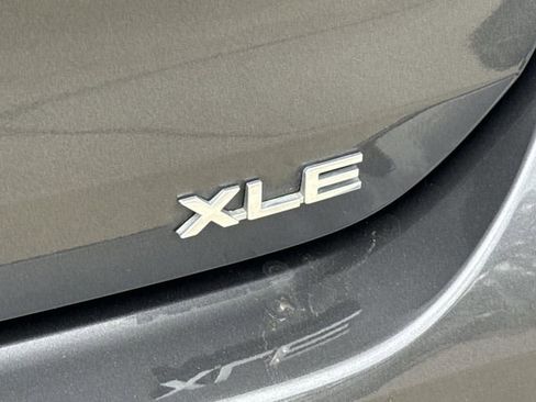 Used 2023 Toyota Highlander XLE image 14