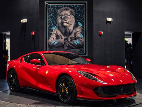 Used 2020 Ferrari 812 Superfast RWD image 9