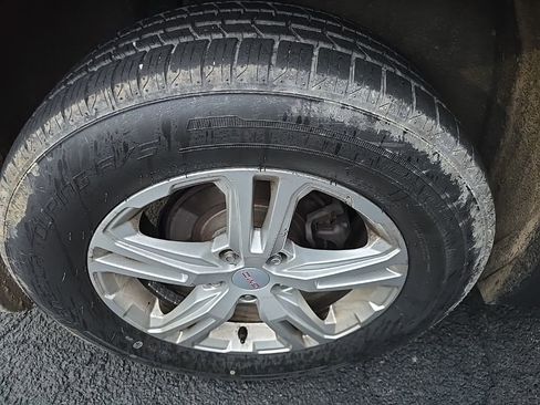 Used 2018 GMC Terrain SLE w/ Driver Convenience Package image 9