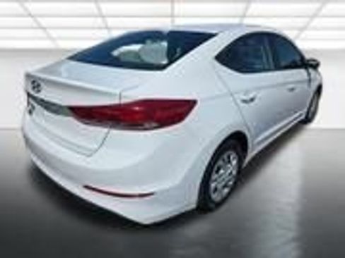Used 2017 Hyundai Elantra SE image 3