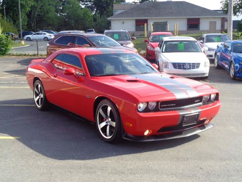 Used 2014 Dodge Challenger SRT8 RWD image 3