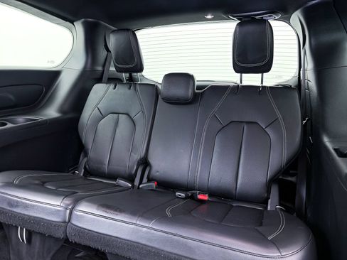 Used 2022 Chrysler Pacifica Touring-L w/ S Appearance Package FWD image 36