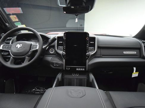 New 2026 RAM 2500 Laramie AWD/4WD image 40