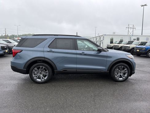 New 2026 Ford Explorer Active w/ Active Comfort Package AWD/4WD image 3