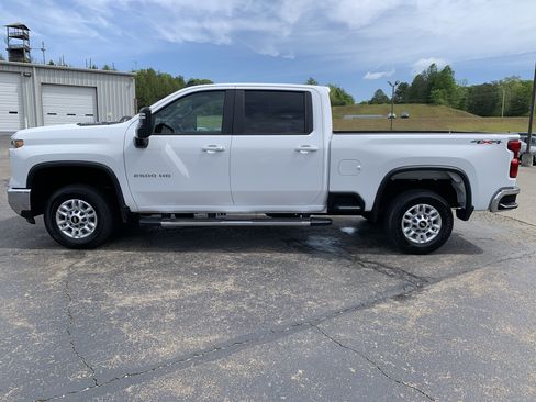 Used 2025 Chevrolet Silverado 2500 LT w/ Convenience Package AWD/4WD image 11