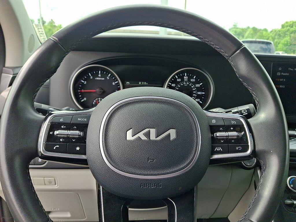 Used 2024 Kia Carnival LX FWD image 19