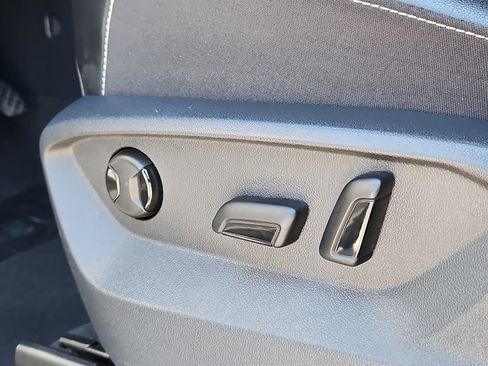 Used 2025 Volkswagen Atlas SE image 13