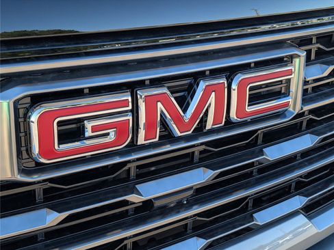 Used 2026 GMC Sierra 2500 AT4 w/ AT4 Premium Plus Package AWD/4WD image 5