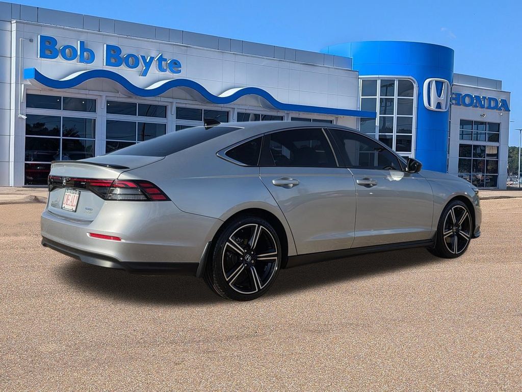 Used 2025 Honda Accord Sport image 5