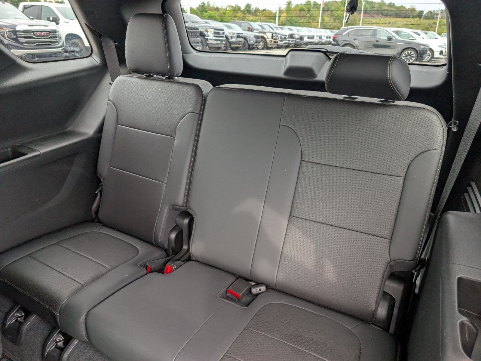 Used 2023 Chevrolet Traverse Premier FWD image 13