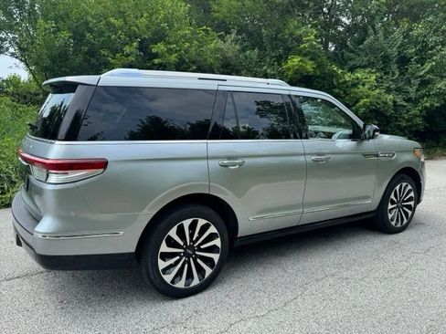 Used 2023 Lincoln Navigator Reserve AWD/4WD image 5