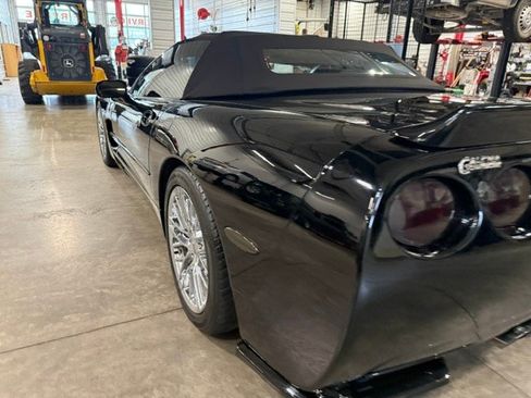 Used 2002 Chevrolet Corvette Convertible w/ Preferred Equipment Group2 RWD image 14