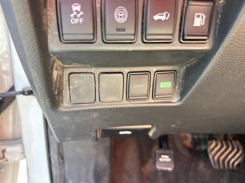 Used 2020 Nissan Rogue SV FWD image 24