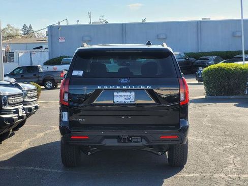 New 2026 Ford Expedition Active image 5