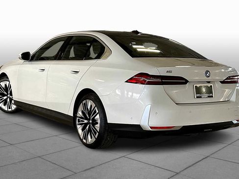 Used 2026 BMW i5 eDrive40 w/ Premium Package image 12