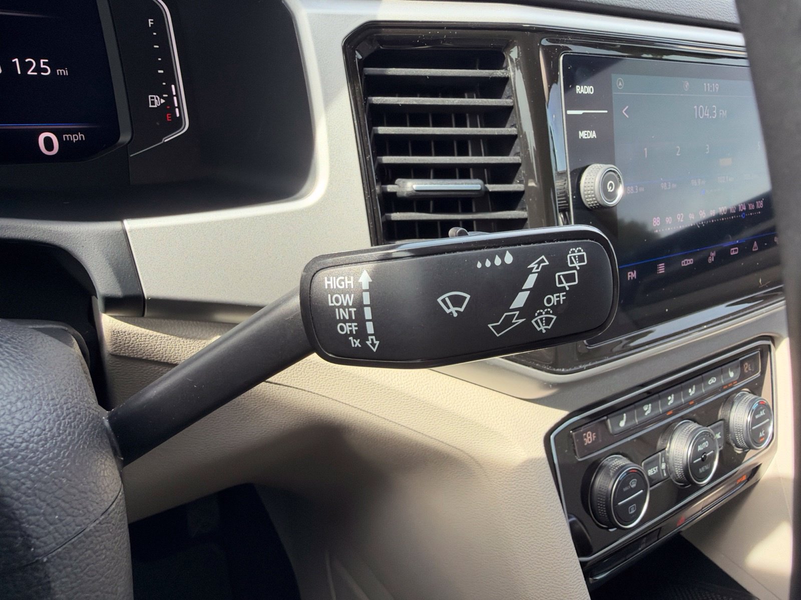 Used 2023 Volkswagen Atlas SE w/ Black Wheel Package FWD image 21