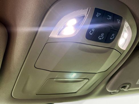 Used 2023 Chrysler Pacifica Touring-L image 22