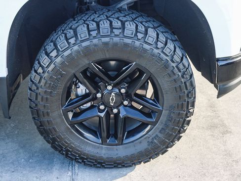 Used 2021 Chevrolet Silverado 1500 LT Trail Boss w/ Convenience Package II image 11