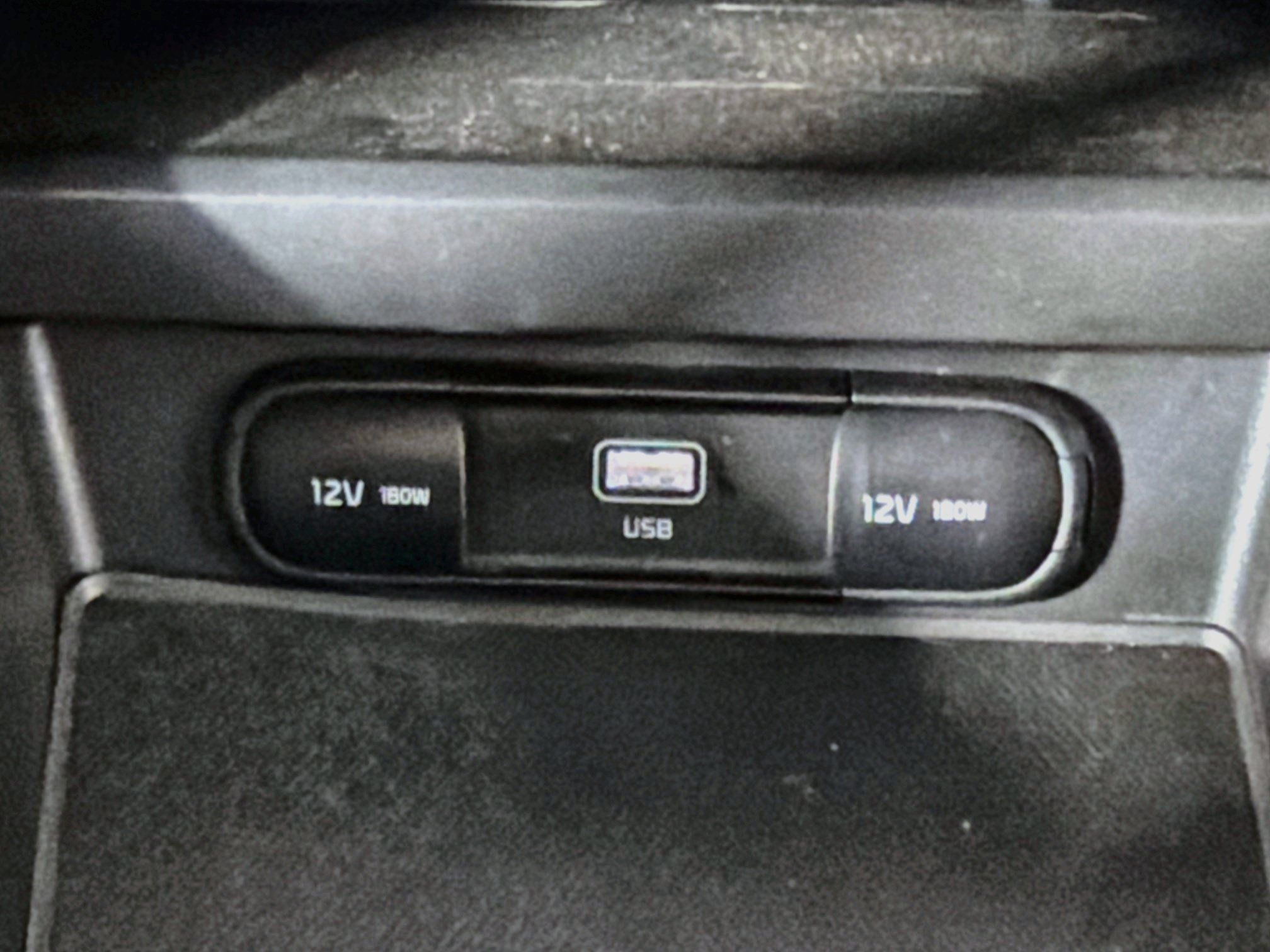 Used 2025 Kia Soul LX w/ LX Technology Package FWD image 26