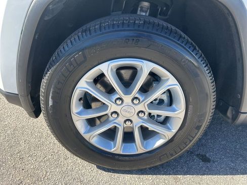 Certified 2021 Jeep Grand Cherokee Laredo X image 18