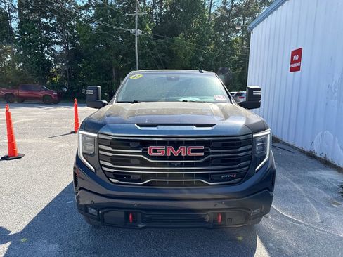 Used 2022 GMC Sierra 1500 AT4 w/ Sierra Safety Plus Package AWD/4WD image 2