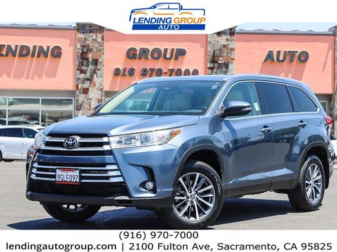 Used 2019 Toyota Highlander XLE w/ Carpet Mat Package (TMS) image 1