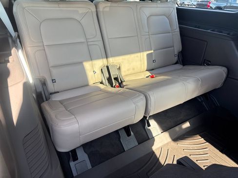 Used 2023 Lincoln Navigator Reserve AWD/4WD image 12