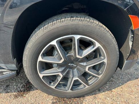 Used 2021 Chevrolet Suburban RST AWD/4WD image 12