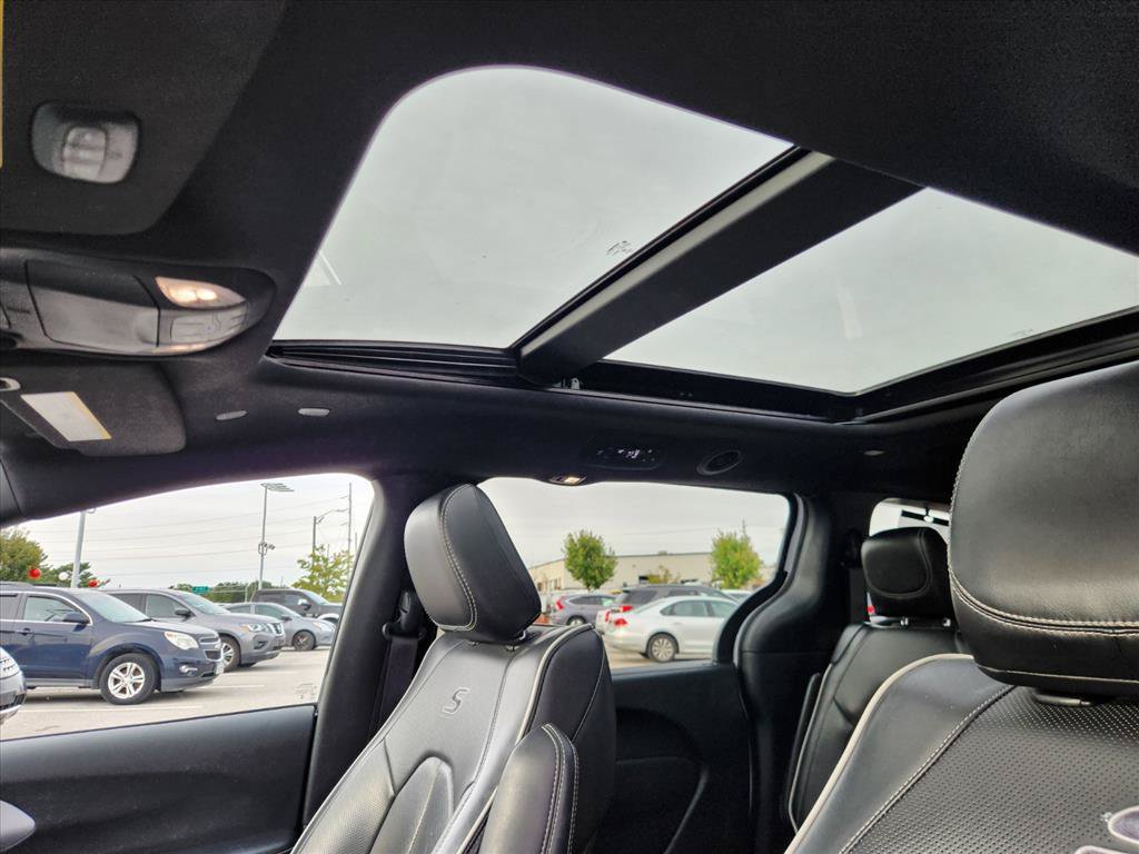 Used 2025 Chrysler Pacifica Limited FWD image 13