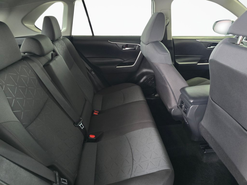 Used 2025 Toyota RAV4 XLE AWD/4WD image 40