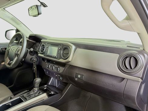 Used 2017 Toyota Tacoma SR5 image 28
