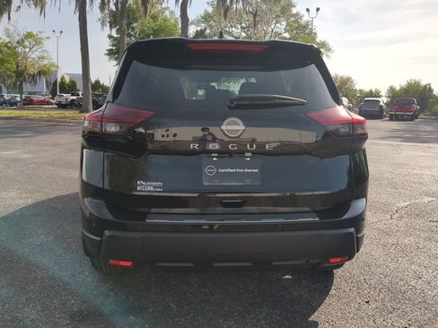 Certified 2026 Nissan Rogue SV FWD image 5