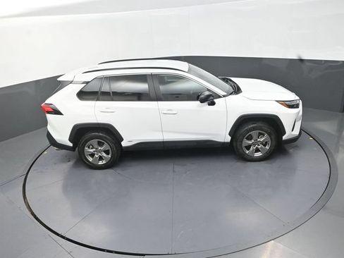 Used 2025 Toyota RAV4 LE AWD/4WD image 30