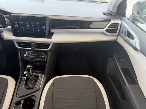 Certified 2025 Volkswagen Taos SE FWD image 35