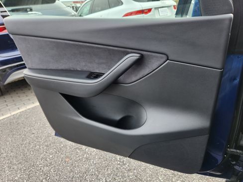 Used 2021 Tesla Model Y Long Range image 21