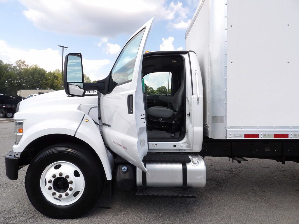 Used 2017 Ford F650 2WD Regular Cab Super Duty image 11