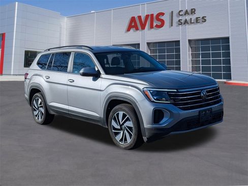 Used 2025 Volkswagen Atlas SE image 9