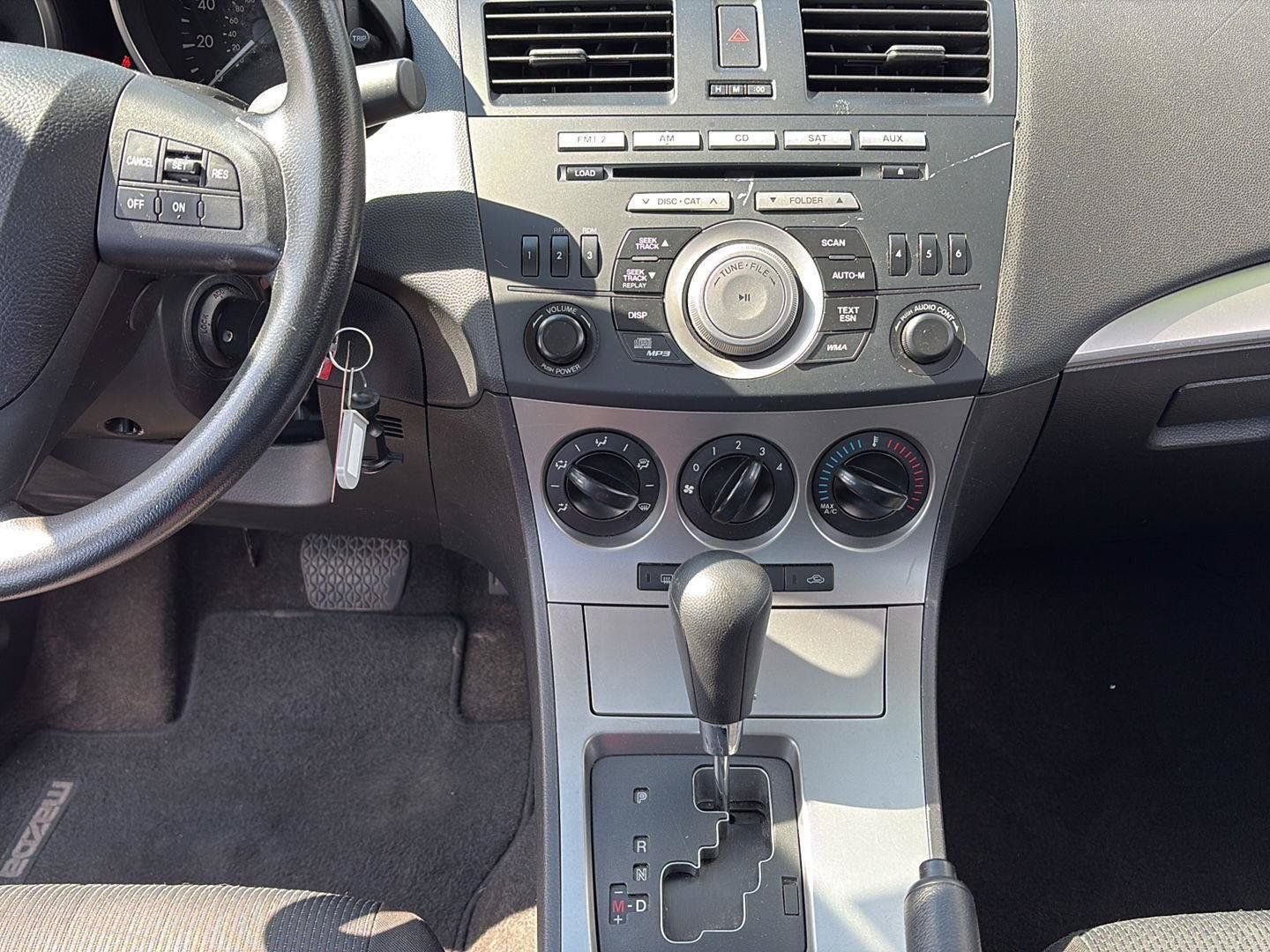 Used 2011 MAZDA MAZDA3 i Touring FWD image 6