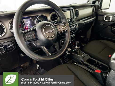 Used 2019 Jeep Wrangler Unlimited Sport S AWD/4WD image 3